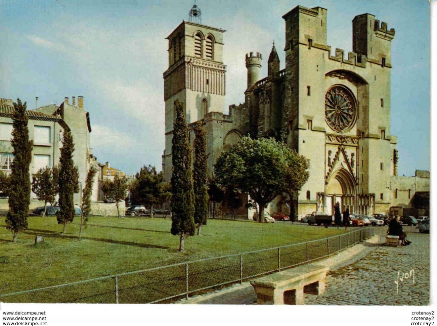 34 BEZIERS N°8211 La Cathédrale St Nazaire Citroën DS 2CV Camionnette Peugeot 203 403 VW Käfer Renault 4L Camionnette - Beziers