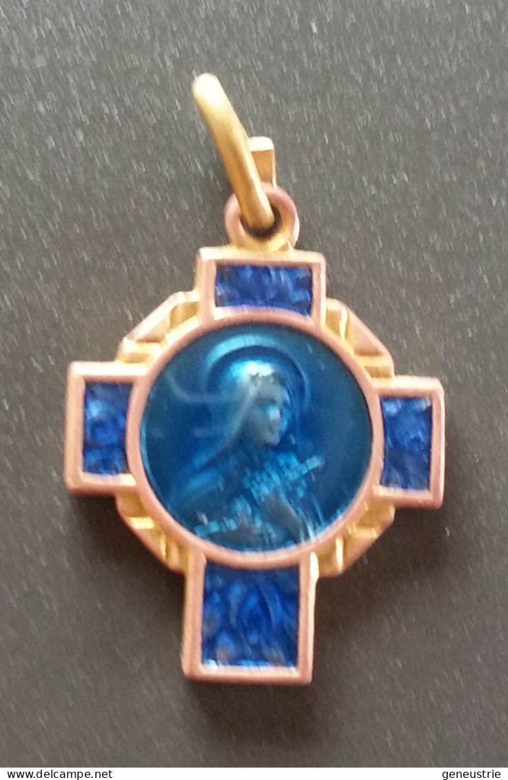 Pendentif Médaille Religieuse émaillé Années 30 "Sainte Thérèse De L'Enfant Jésus / Lisieux" Religious Medal - Godsdienst & Esoterisme