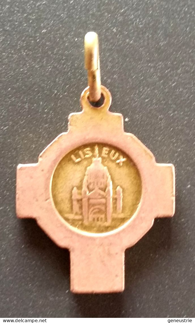 Pendentif Médaille Religieuse émaillé Années 30 "Sainte Thérèse De L'Enfant Jésus / Lisieux" Religious Medal - Religion & Esotérisme