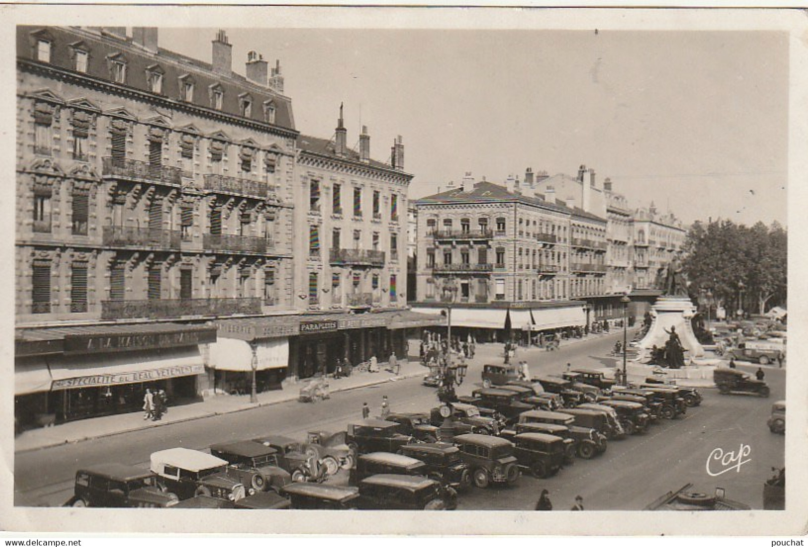 XXX -(26) VALENCE - PLACE DE LA REPUBLIQUE - COMMERCES - AUTOMOBILES - 2 SCANS - Valence