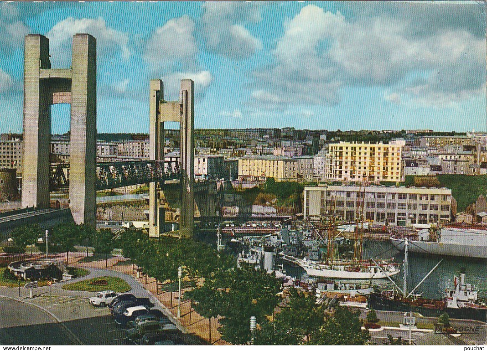 XXX -(29) BREST - PONT DE RECOUVRANCE - DANS LE BASSIN , DEUX VOILIERS ECOLE - 2 SCANS - Brest