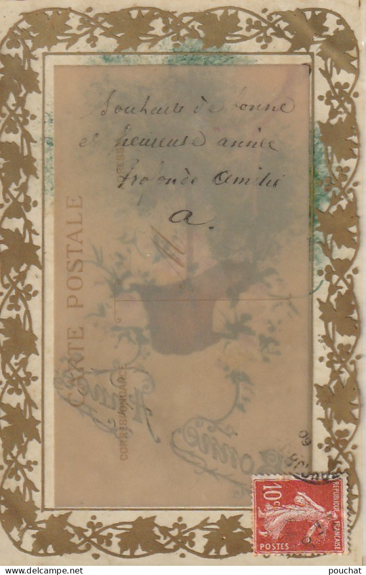 XXX - " BONNE ANNEE " - CARTE FANTAISIE CELLULOID PEINTE - DECOR FLORAL PENSEES - DORURE - 2 SCANS - Nouvel An