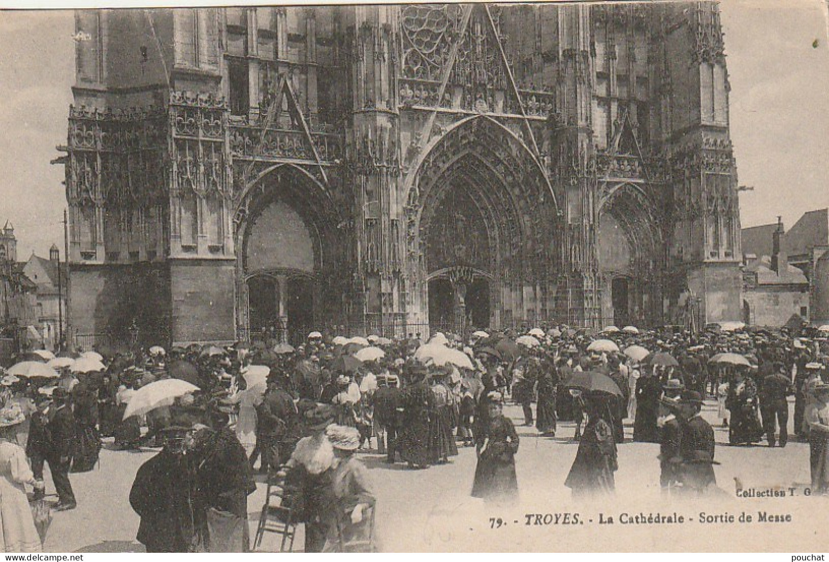 XXX -(10) TROYES - LA CATHEDRALE - SORTIE DE MESSE - ANIMATION - 2 SCANS - Troyes