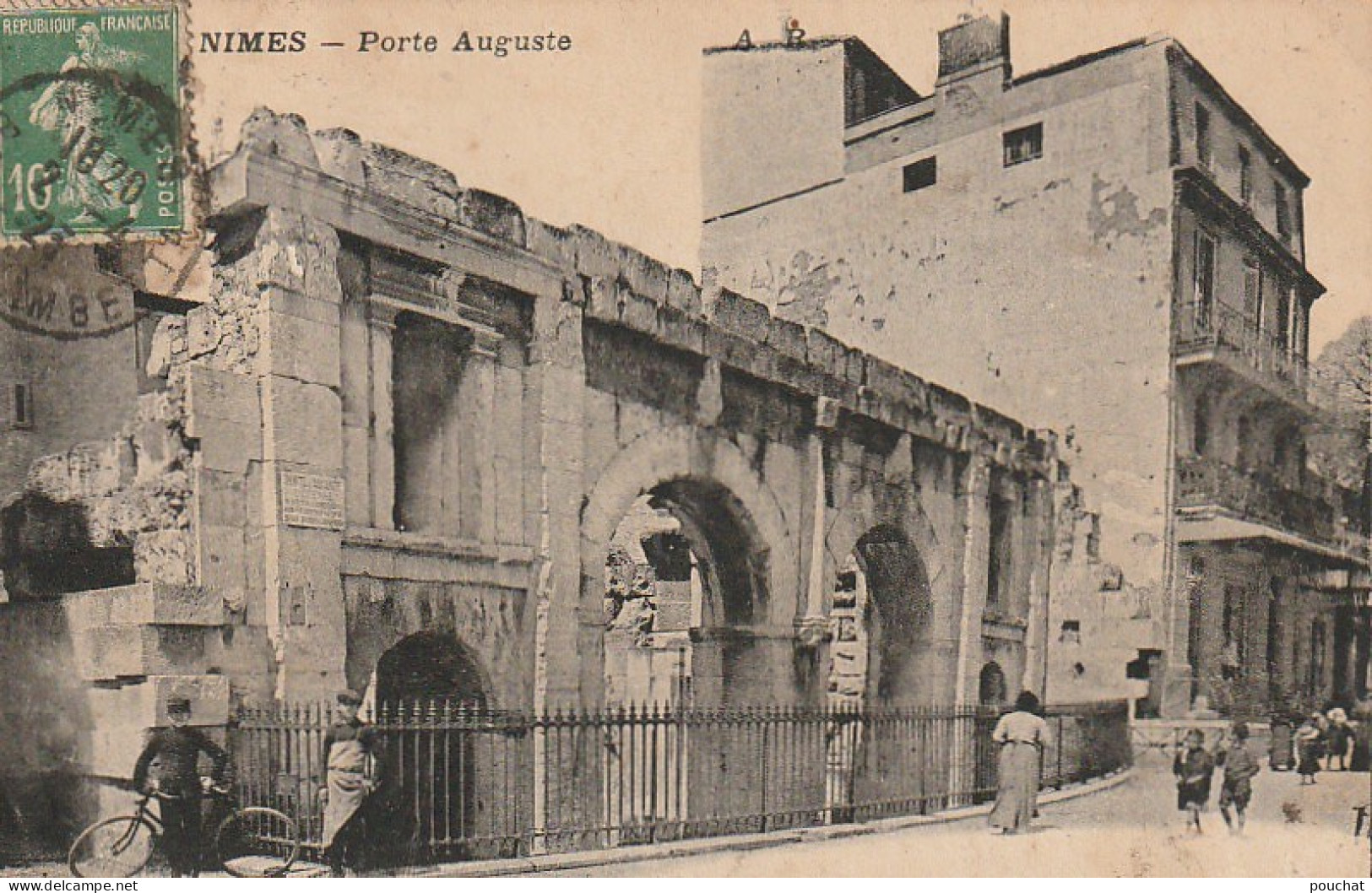 XXX -(30) NIMES - PORTE AUGUSTE - ANIMATION - 2 SCANS - Nîmes