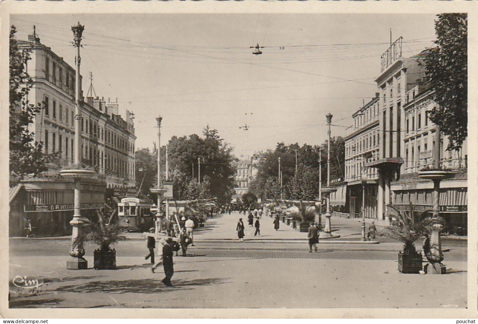 XXX -(31) TOULOUSE - ALLEES LAFAYETTE - ANIMATION - TRAMWAY - CAFES  - 2 SCANS - Toulouse