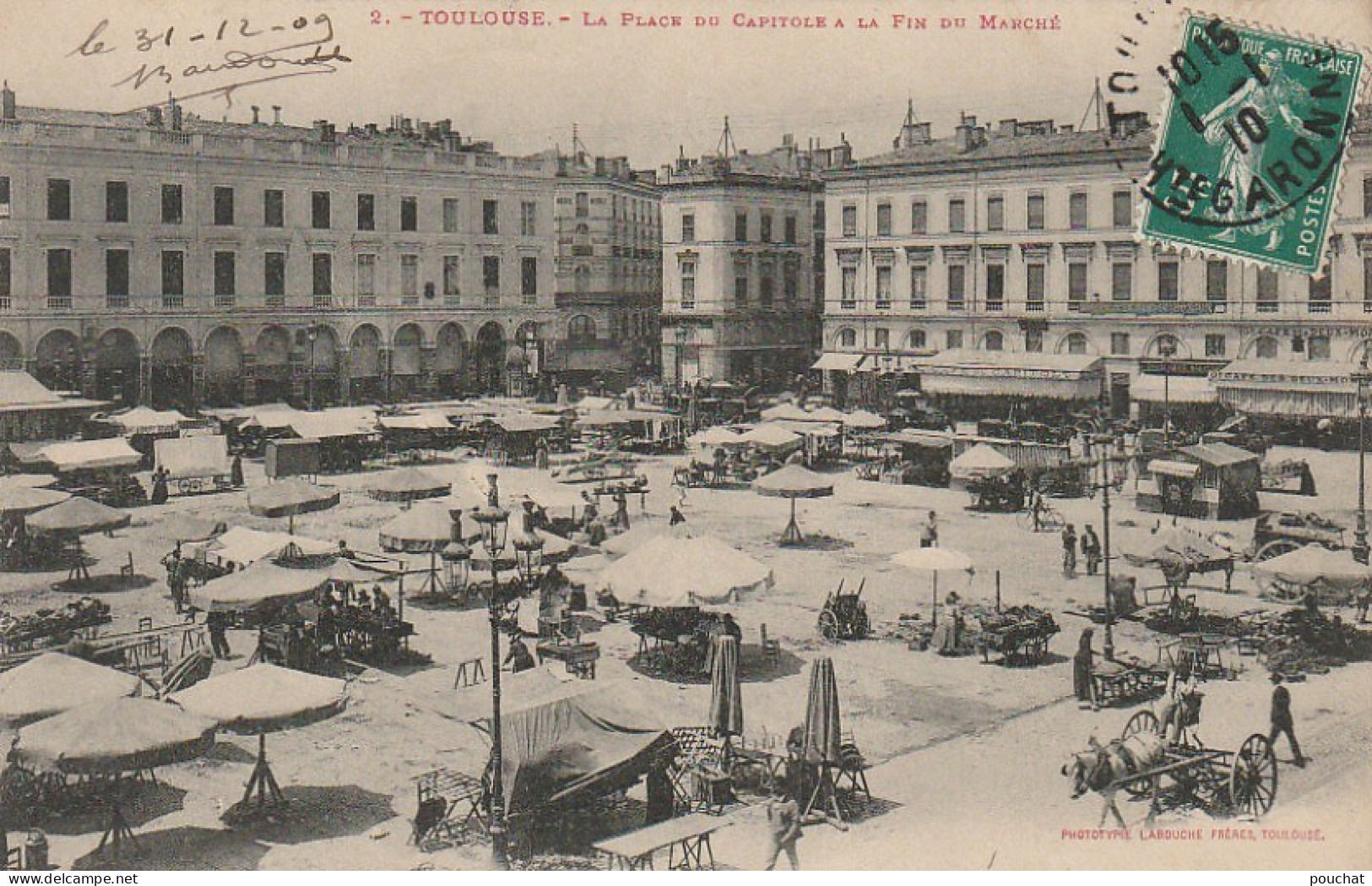 XXX -(31) TOULOUSE - LA PLACE DU CAPITOLE A LA FIN DU MARCHE - ANIMATION - CAFES - 2 SCANS - Toulouse