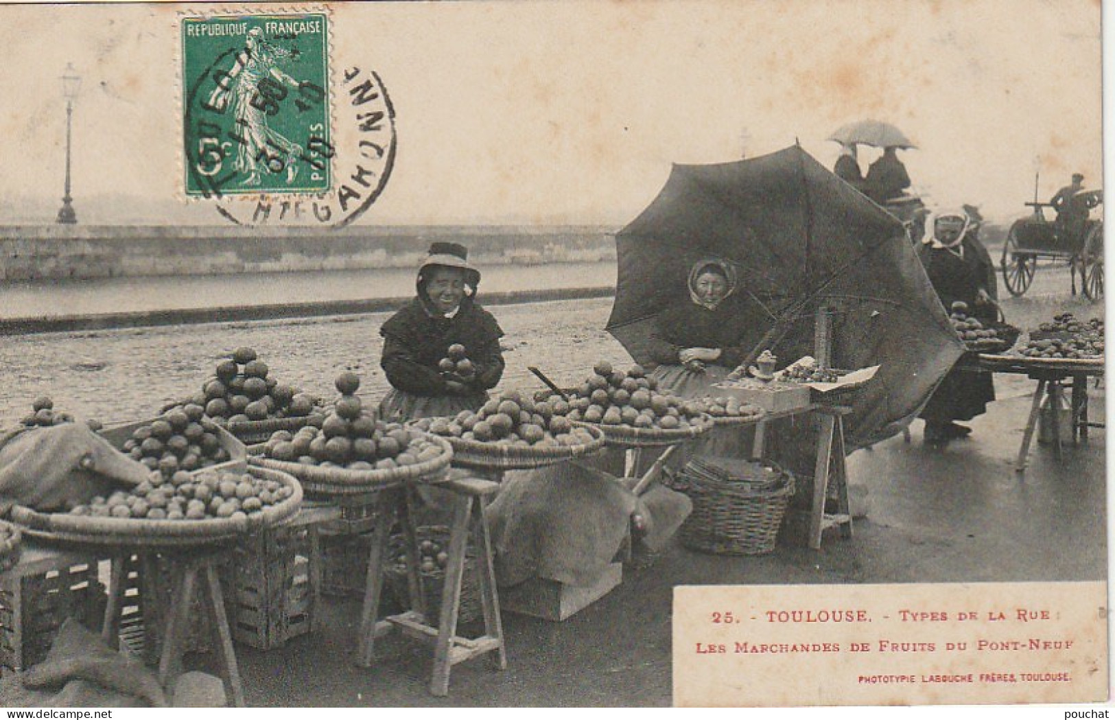 XXX -(31) TOULOUSE - TYPES DE LA RUE - MARCHANDES DE FRUITS DU PONT NEUF - ETALS - PHOT. LABOUCHE , TOULOUSE - 2 SCANS - Toulouse