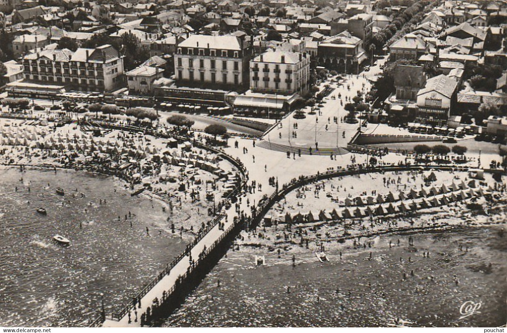 XXX -(33) ARCACHON - PLACE THIERS ( VUE GENERALE ) - VUE AERIENNE - 2 SCANS - Arcachon