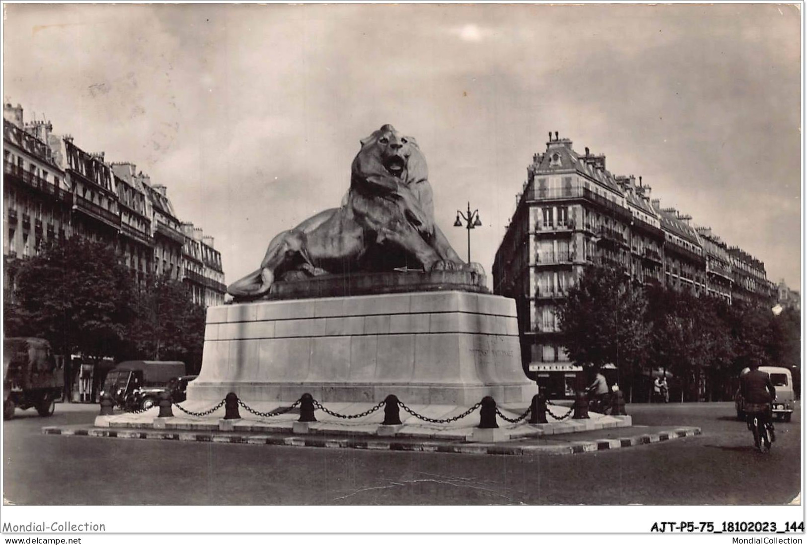 AJTP5-75-0584 - PARIS - Place Denfert-Rochereau - Squares