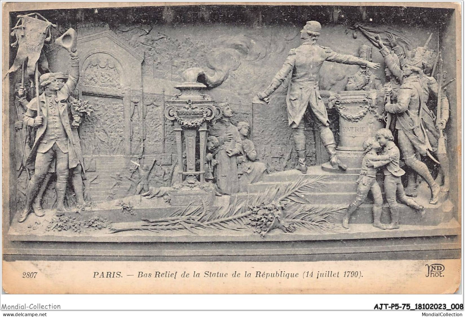 AJTP5-75-0516 - PARIS - Bat Relief De La Statue De La Republique   - Estatuas
