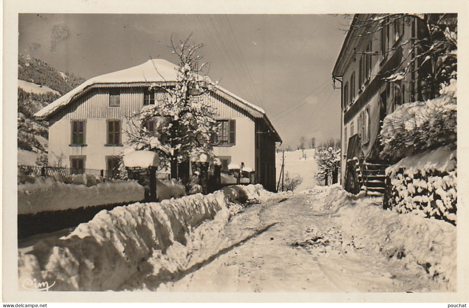 XXX -(38) ENVIRONS D' ALLEVARD  - LE CURTILLARD - HOTEL Vve MIGUET - SOUS LA NEIGE - 2 SCANS - Otros & Sin Clasificación