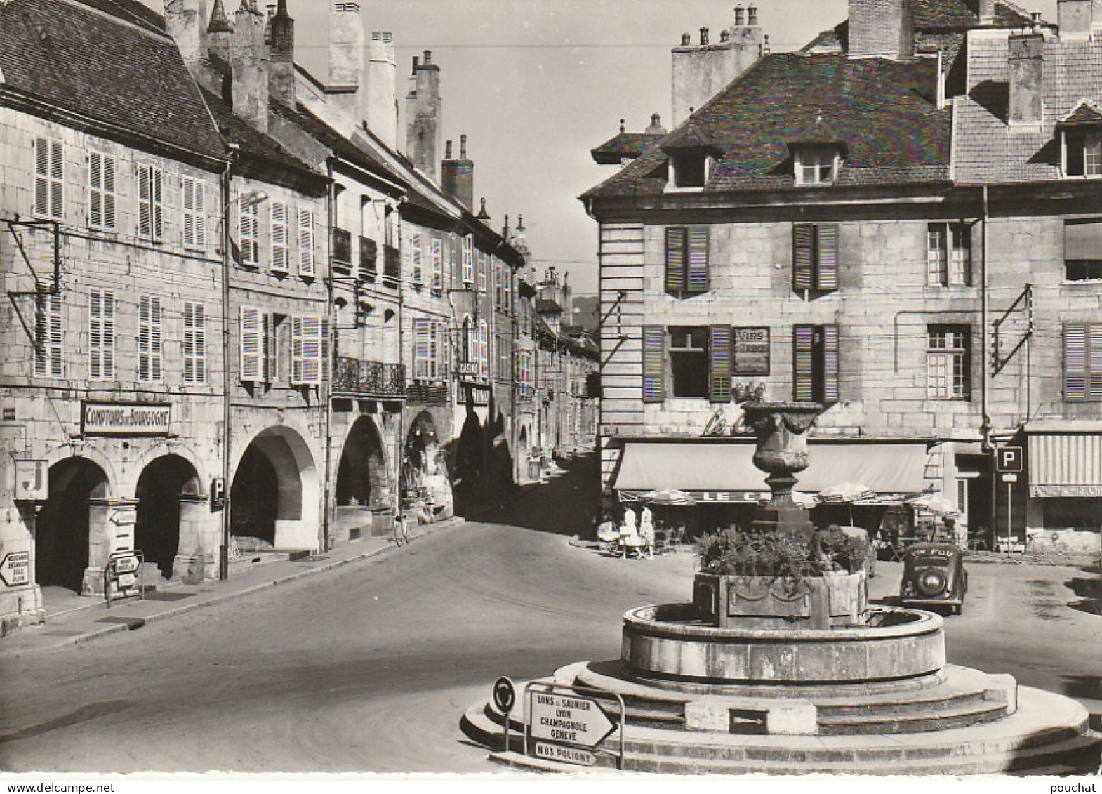 XXX -(39) ARBOIS - LA PLACE - LA FONTAINE - COMMERCES - AUTOMOBILE PUBLICITE VIN FOU- 2 SCANS - Arbois