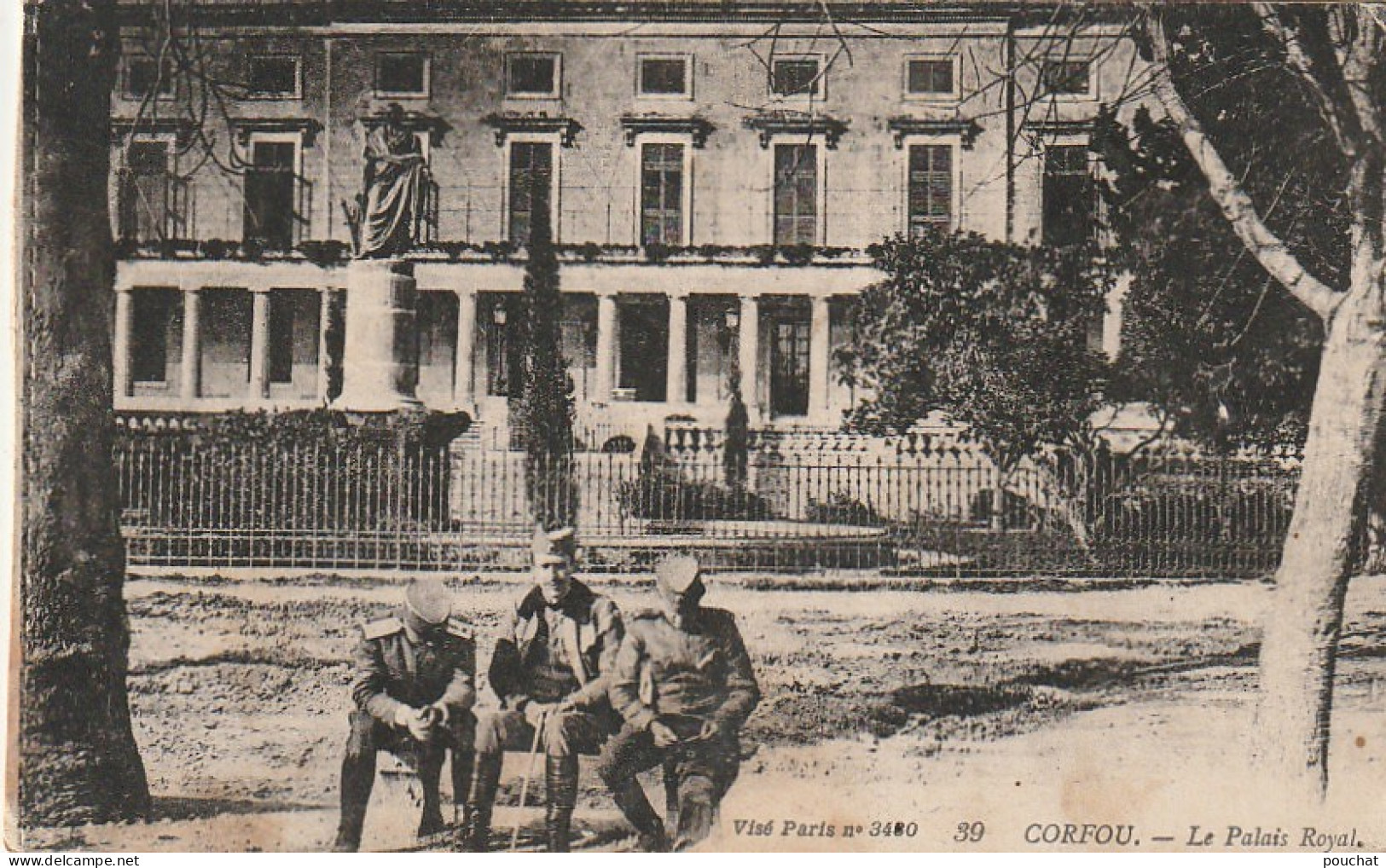 XXX - CORFOU ( GRECE ) - LE PALAIS ROYAL - ANIMATION - MILITAIRES - 2 SCANS - Grèce