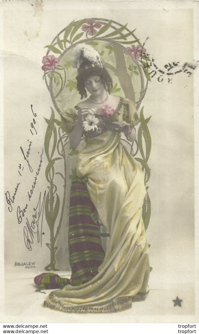 AT / Carte Postale CPA Ancienne ART NOUVEAU Style MUCHA Femme Fleur Voyagée ROUEN - Peintures & Tableaux