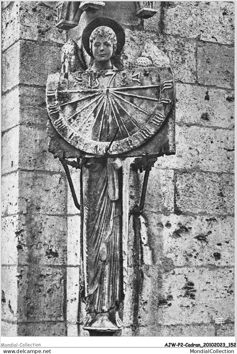 AJWP2-0198 - CADRAN-SOLAIRE - CATHEDRALE DE CHARTRES - ANGE ADOSSE A LA TOUR SUD - CADRAN SOLAIRE  - Sterrenkunde