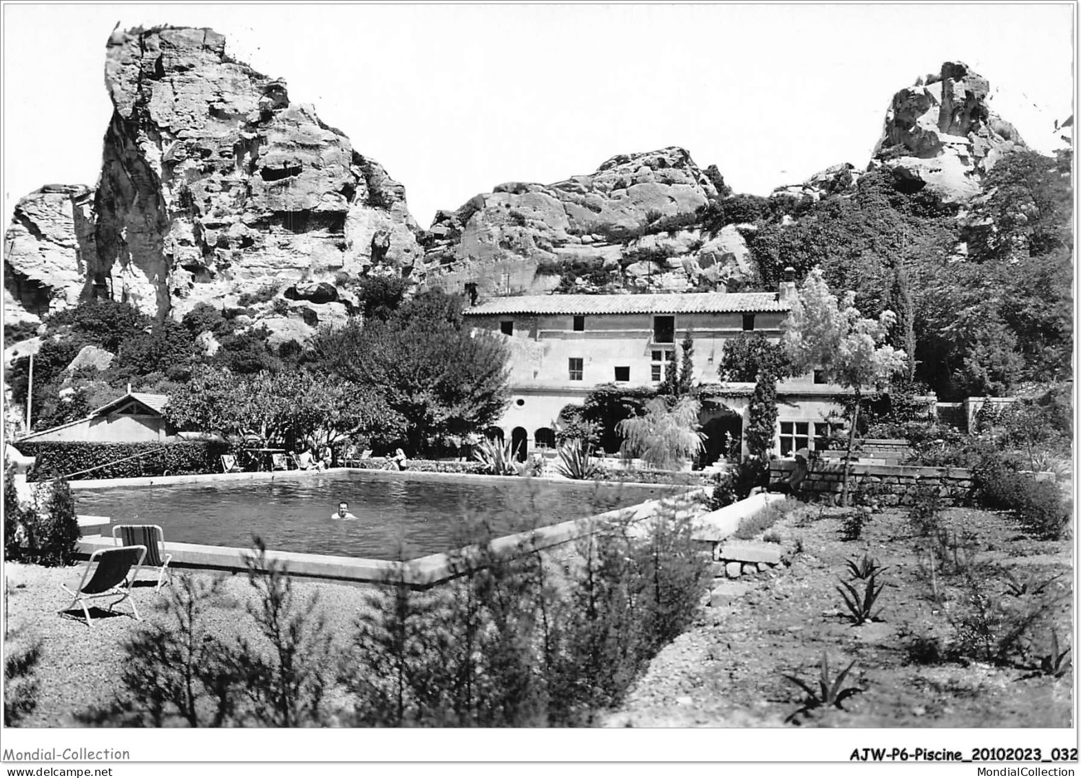 AJWP6-0558 - PISCINE - LES BAUX DE PROVENCE - L'OUSTAU DE BAUMANIERE ET SA PISCINE A L'ENTRE DU VAL D'ENFER  - Autres & Non Classés