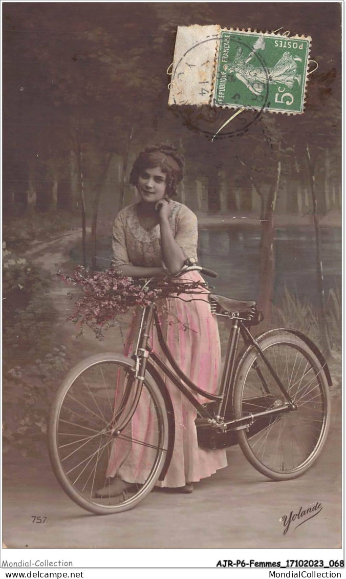 AJRP6-0529 - FEMMES - FEMME A VELO BICYCLETTE - Frauen