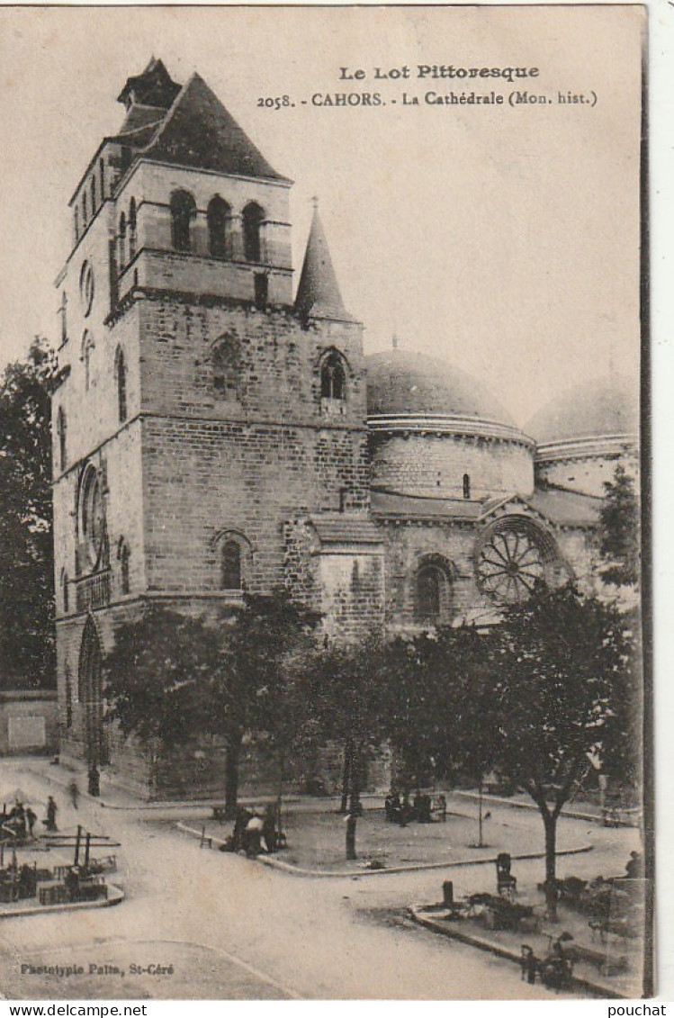 XXX -(46) CAHORS - LA CATHEDRALE - VUE SUR LA PLACE  - 2 SCANS - Cahors