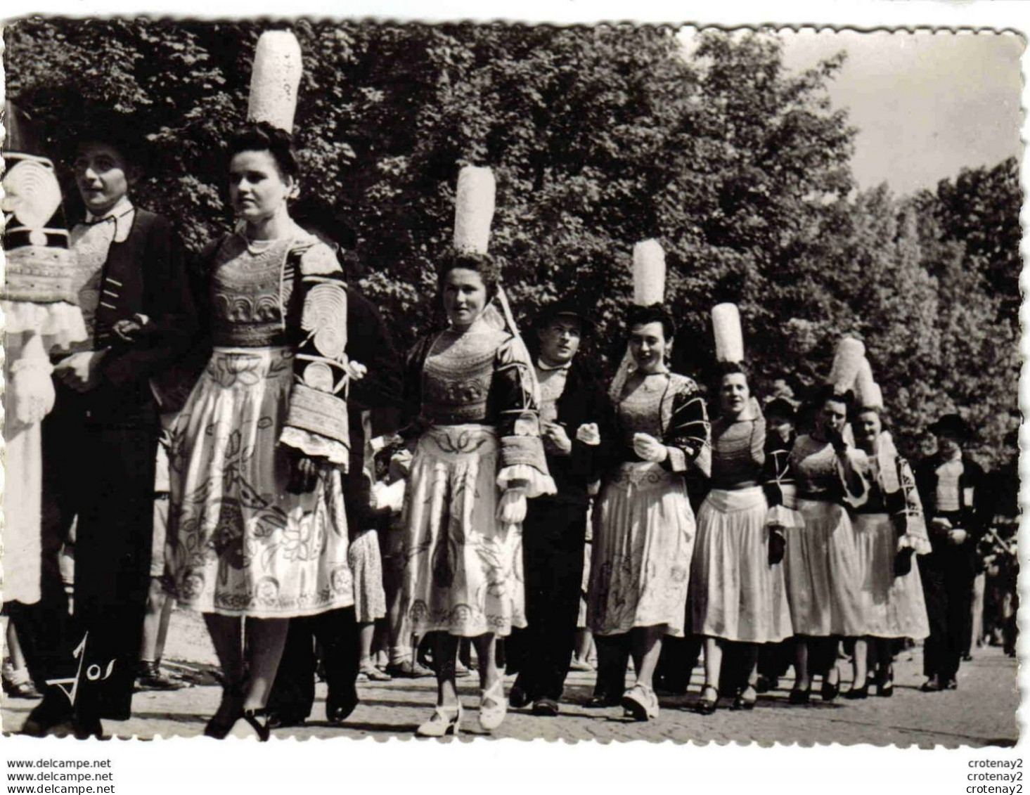 29 Jeunes De Bretagne N°1054 Groupe De Bigoudens Fêtes De Cornouaille Pont L'Abbé Penmarc'h Folklore Coiffes Costumes - Penmarch