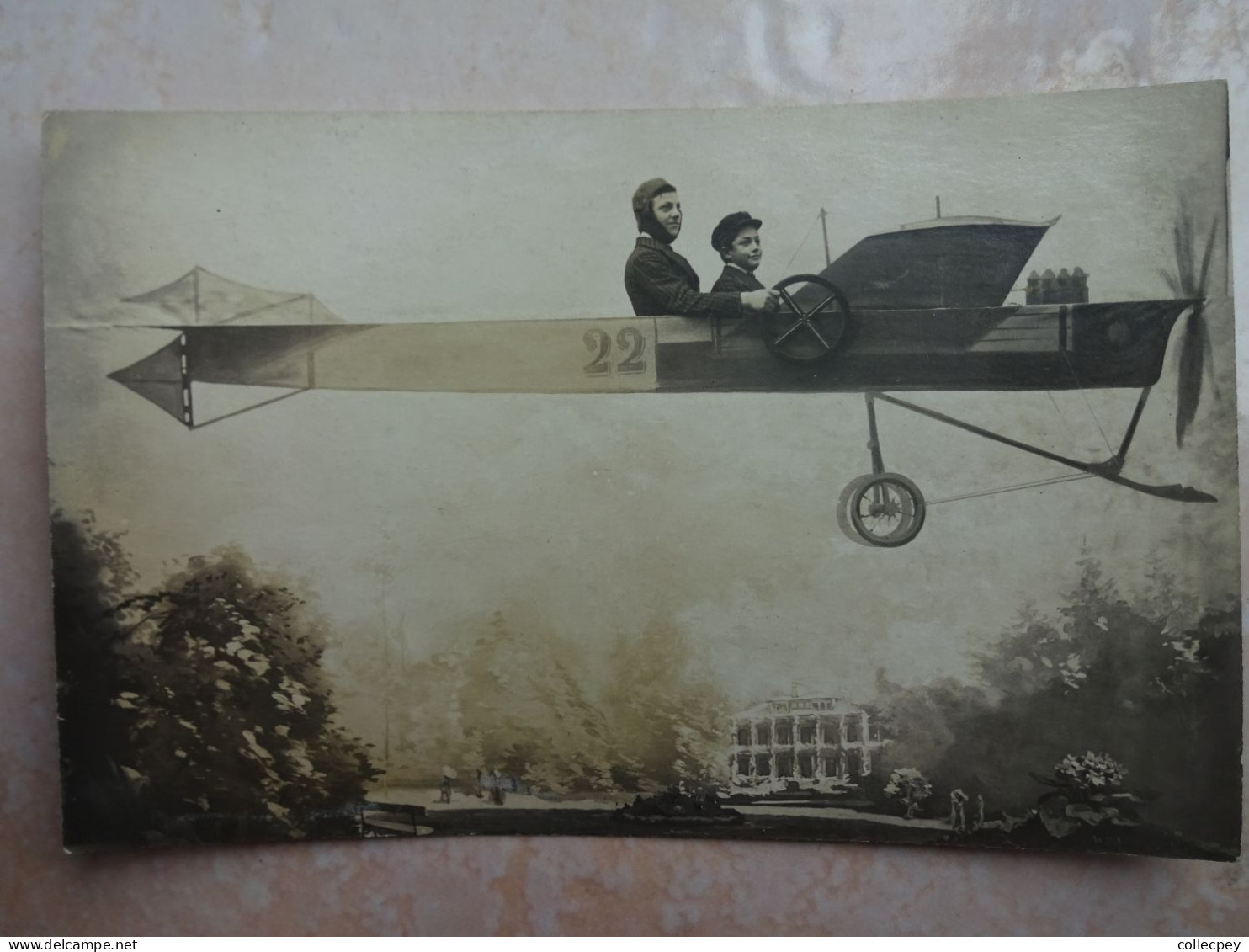 Carte Photo Montage Surréalisme Avion - Fête Foraine - Sonstige & Ohne Zuordnung