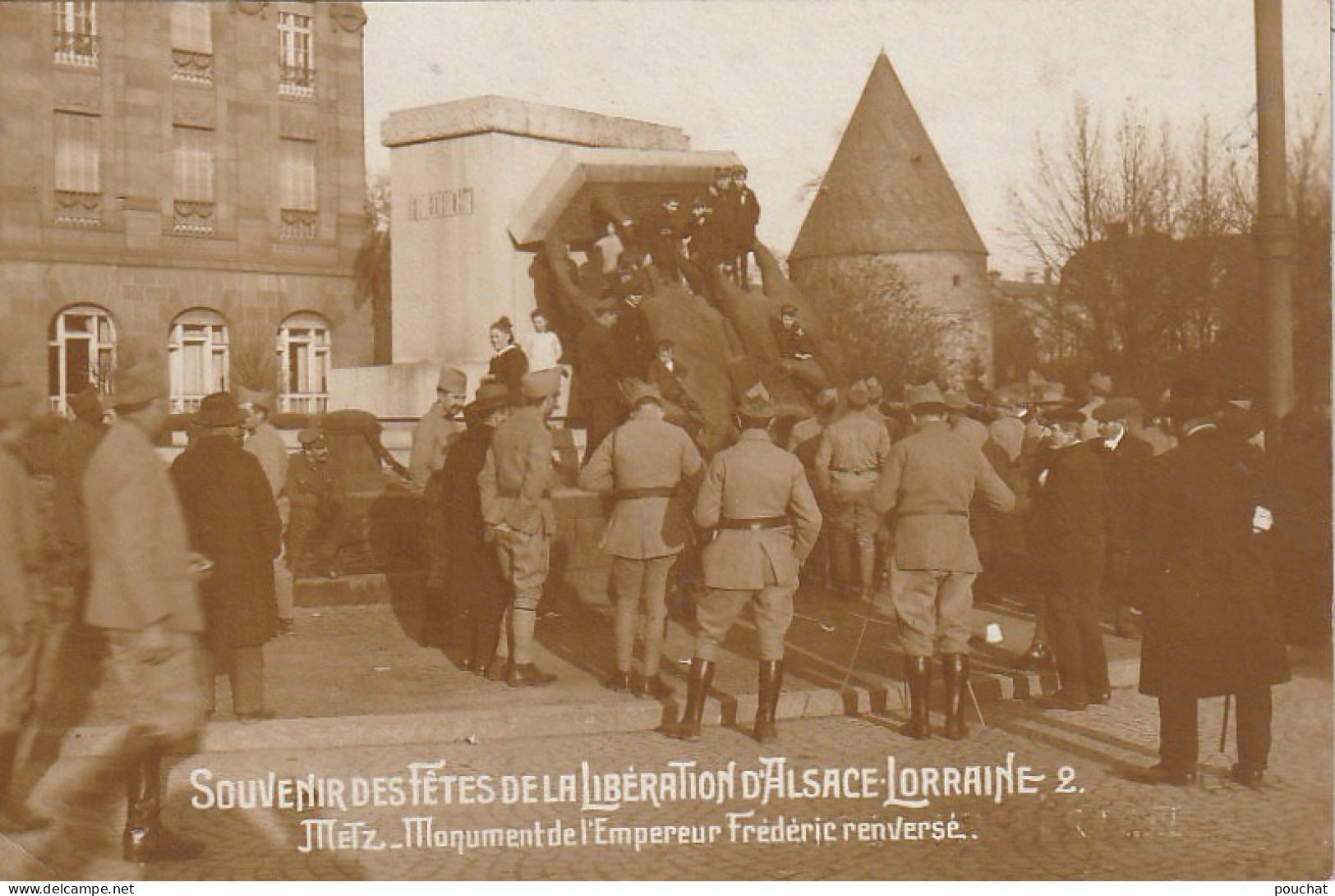 XXX -(57) METZ - SOUVENIR DES FETES DE LA LIBERATION D' ALSACE LORRAINE - MONUMENT DE L' EMPEREUR FREDERIC RENVERSE  - Metz