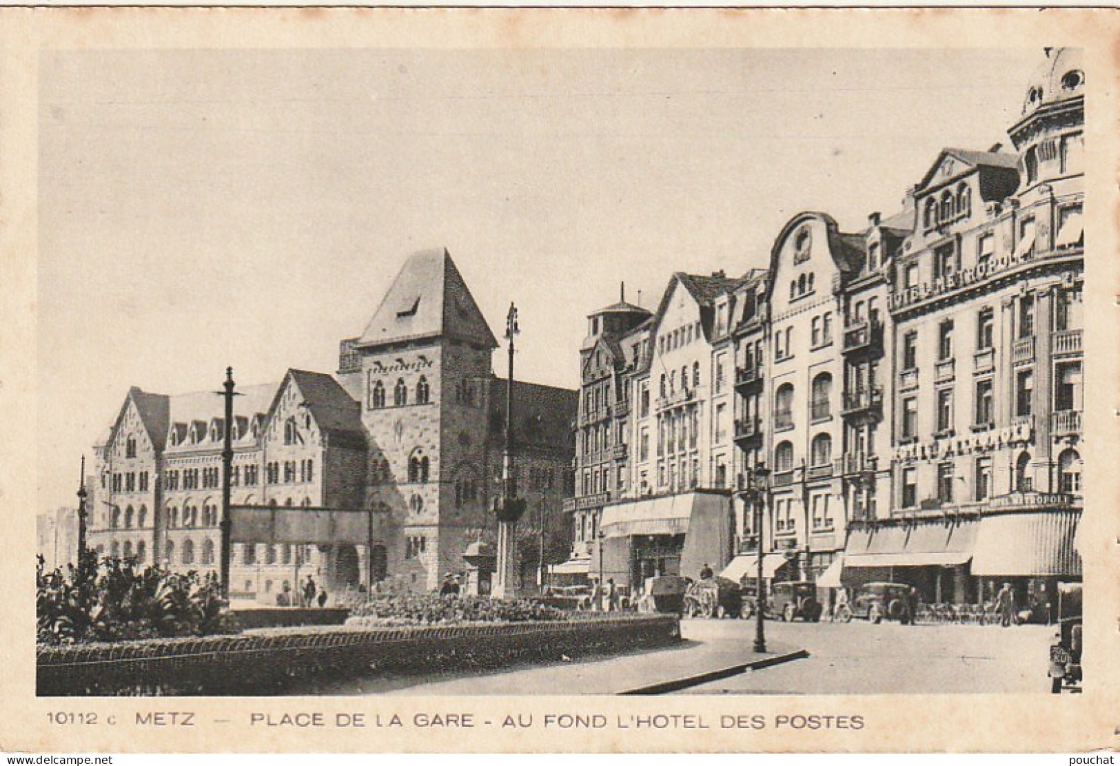 XXX -(57) METZ - PLACE DE LA GARE  - AU FOND , L' HOTEL DES POSTES - EDIT. " A LA CIVETTE " , METZ- 2 SCANS - Metz