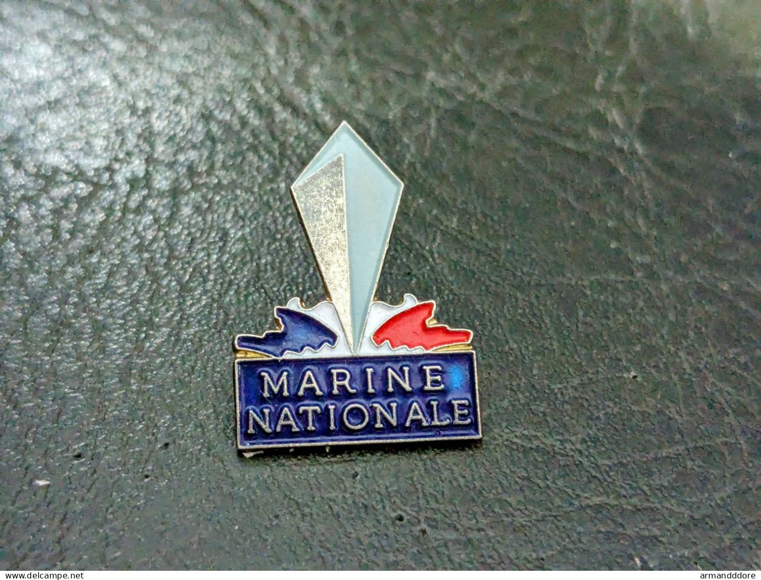 N Pins Pin's Insigne Militaire Navire De Guerre Marine Nationale Arsenal Toulon Brest - Militaria