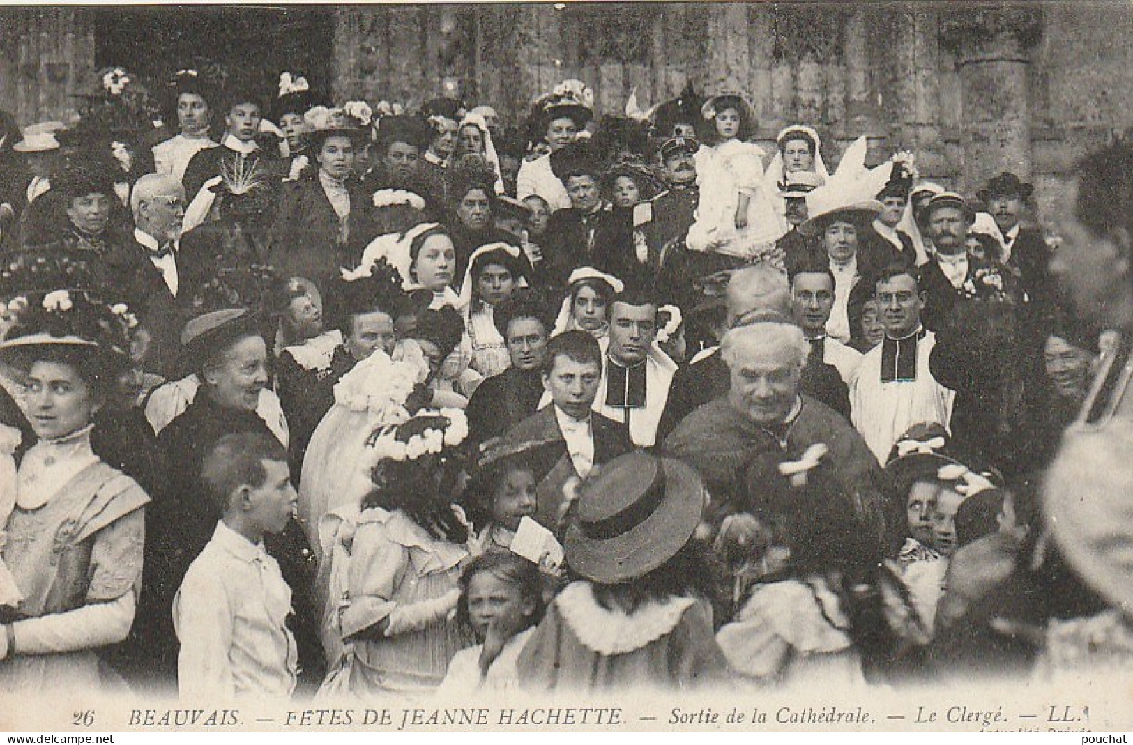 XXX -(60) BEAUVAIS - LES FETES DE JEANNE HACHETTE - SORTIE DE LA CATHEDRALE - LE CLERGE - 2 SCANS - Beauvais