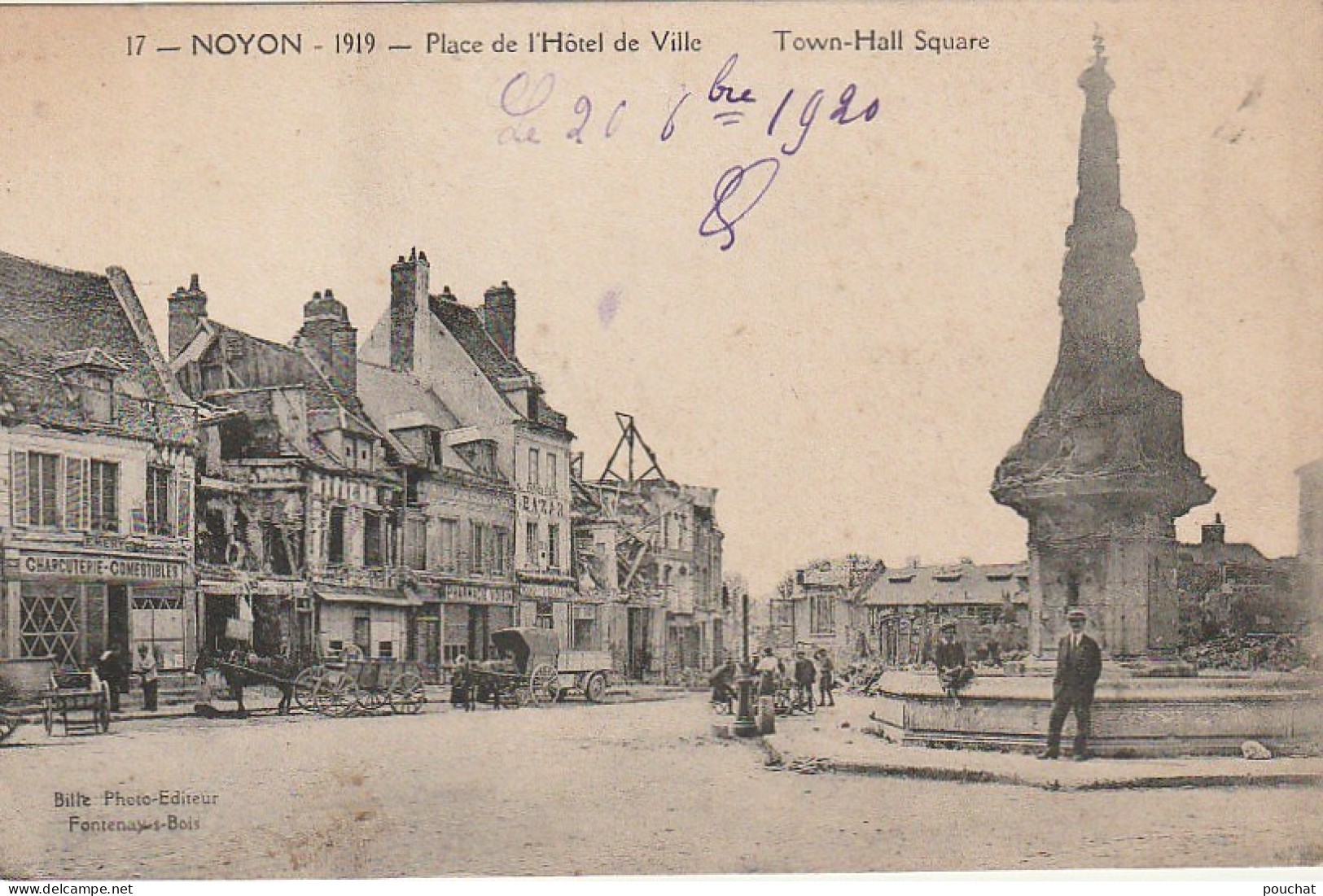 XXX -(60) NOYON ( 1919 ) - PLACE DE L' HOTEL DE VILLE - ANIMATION - ATTELAGES  - 2 SCANS - Noyon