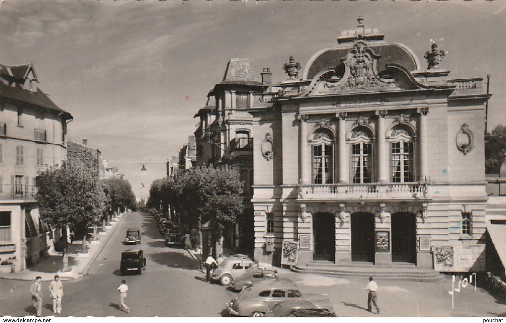 XXX -(63) CHATELGUYON - LE THEATRE ET AVENUE BARADUC - ANIMATION - AUTOMOBILES - 2 SCANS - Châtel-Guyon