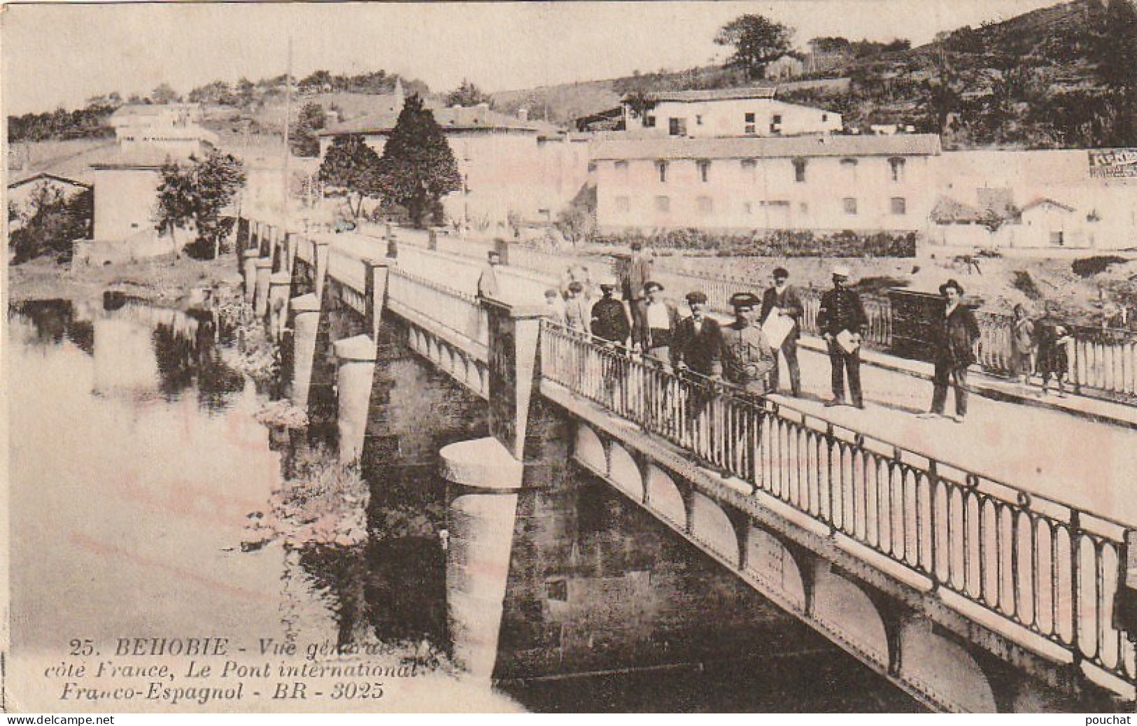 XXX -(64) BEHOBIE - VUE GENERALE - COTE FRANCE , LE PONT INTERNATIONAL - ANIMATION - CARABINIER - 2 SCANS - Béhobie