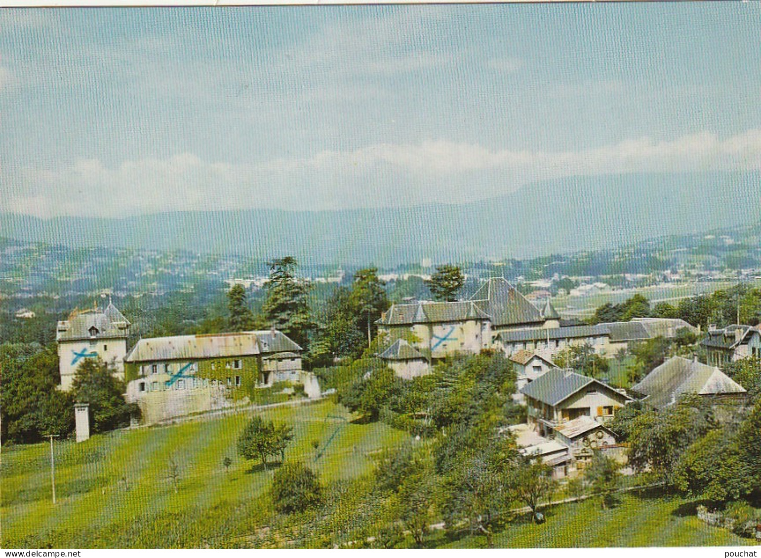 XXX -(73) CHALLES LES EAUX - L' HOTEL DU CHATEAU , EN FOND LE TERRAIN DE VOL A VOILE - 2 SCANS - Otros & Sin Clasificación