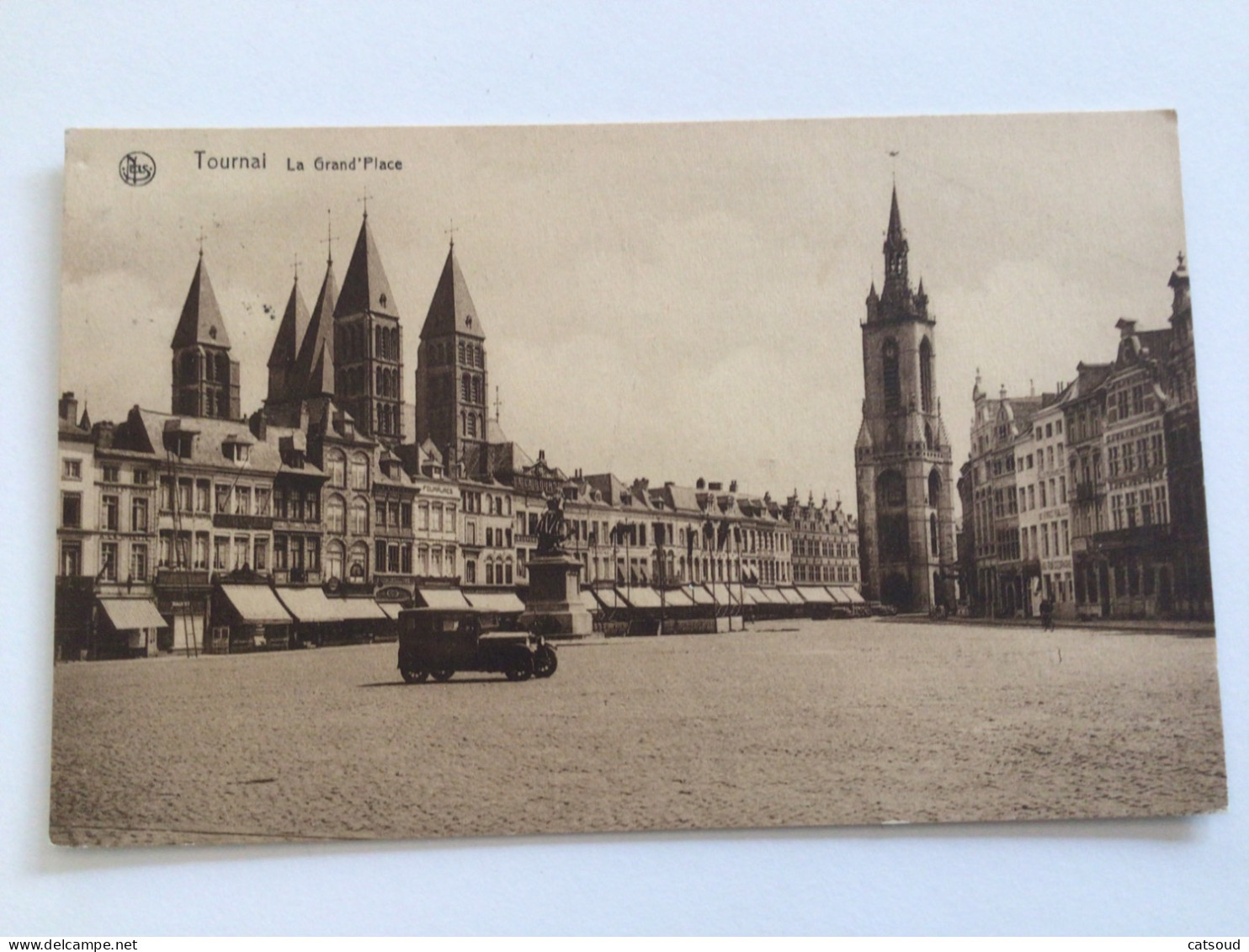 Carte Postale Ancienne. (1931) La Grand’Place (avec Ancienne Automobile) - Tournai