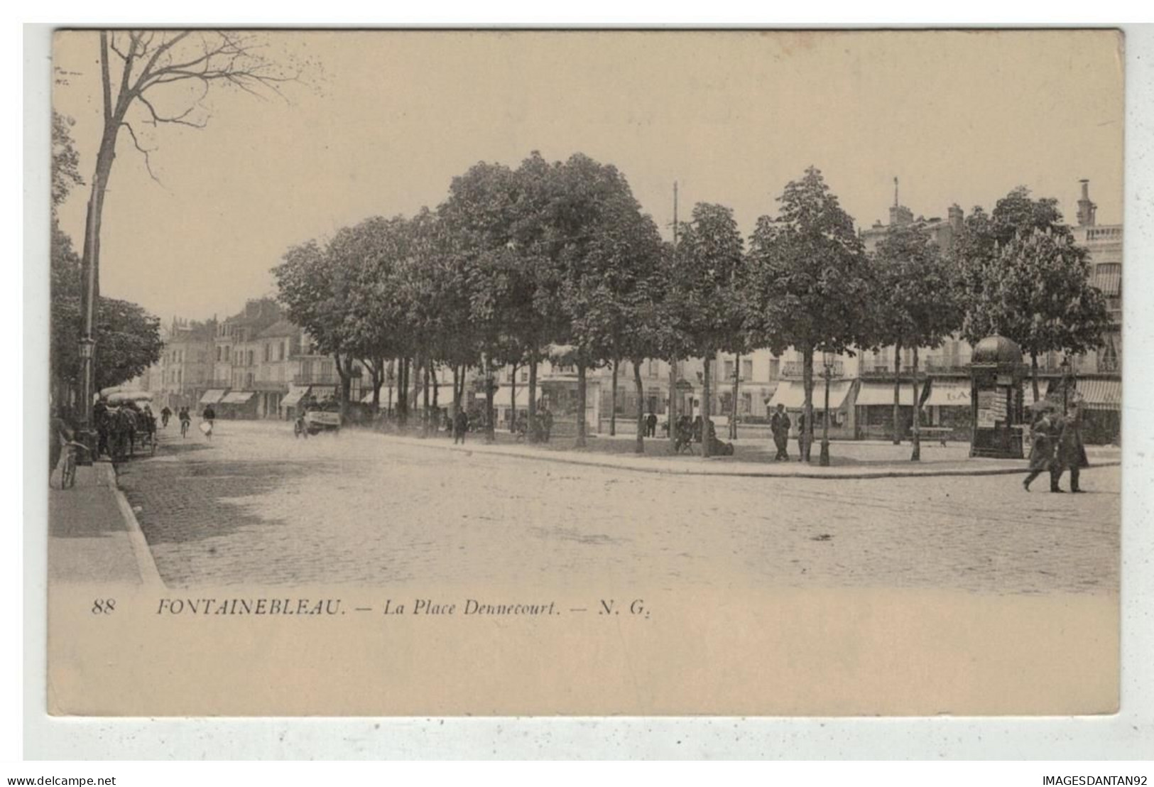 77 FONTAINEBLEAU #19510 LA PLACE DENNECOURT - Fontainebleau