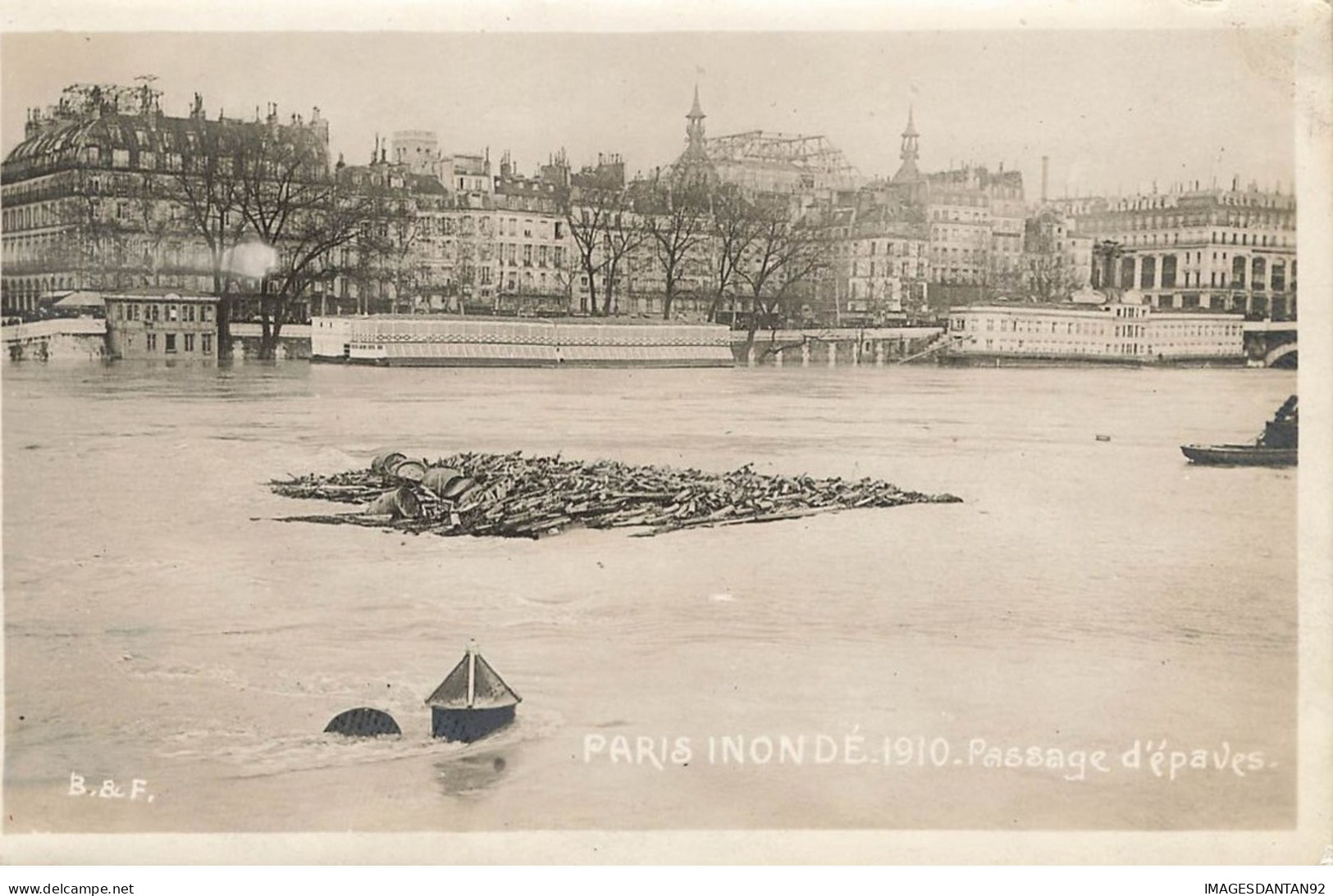 75 PARIS #22966 PARIS INONDE INONDATIONS 1910 CRUE DE LA SEINE PASSAGE D EPAVES - Überschwemmung 1910