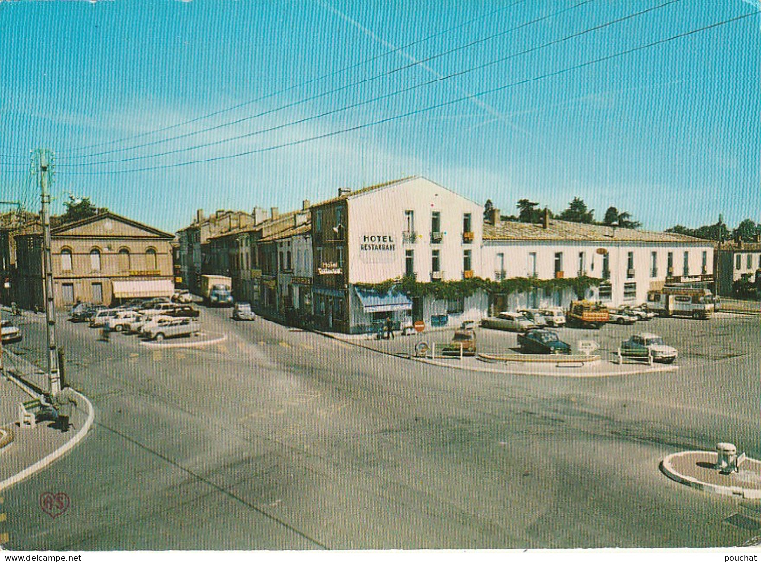 XXX -(82) CASTELSARRASIN - UN COIN DE LA VILLE - HOTEL RESTAURANT - 2 SCANS - Castelsarrasin