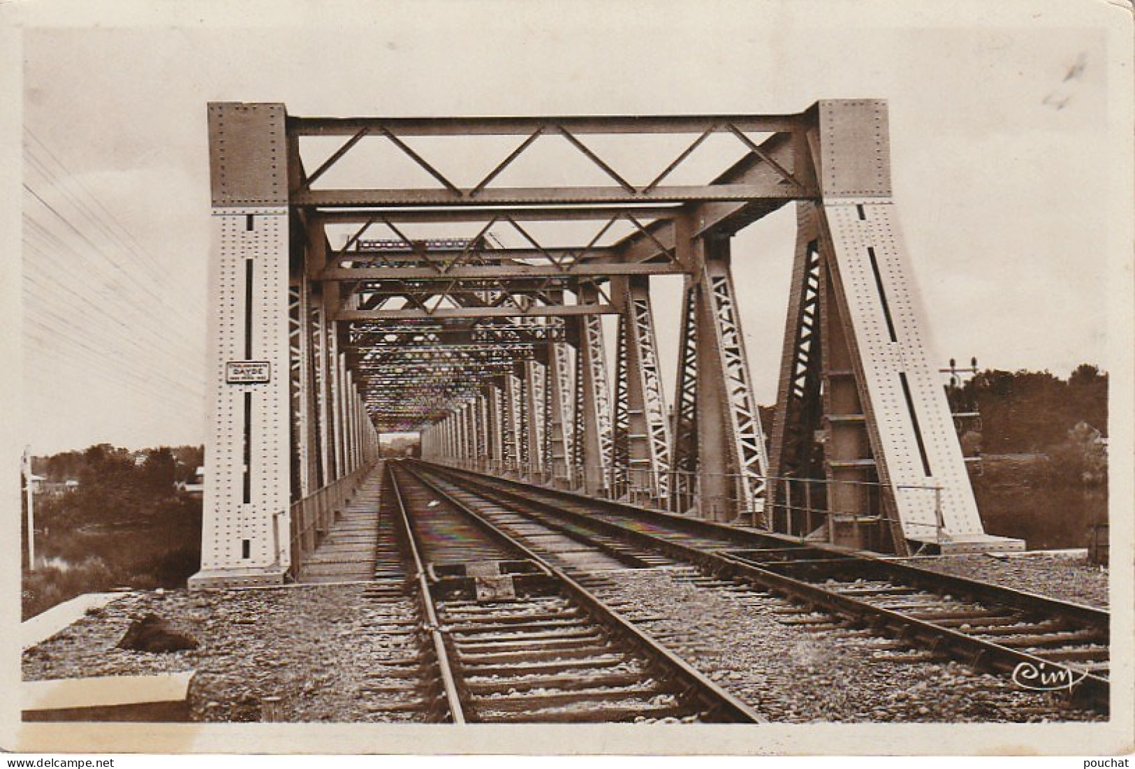 XXX -(82) MOISSAC EN RECONSTRUCTION - INTERIEUR DU NOUVEAU PONT DE CHEMIN DE FER - 2 SCANS - Moissac