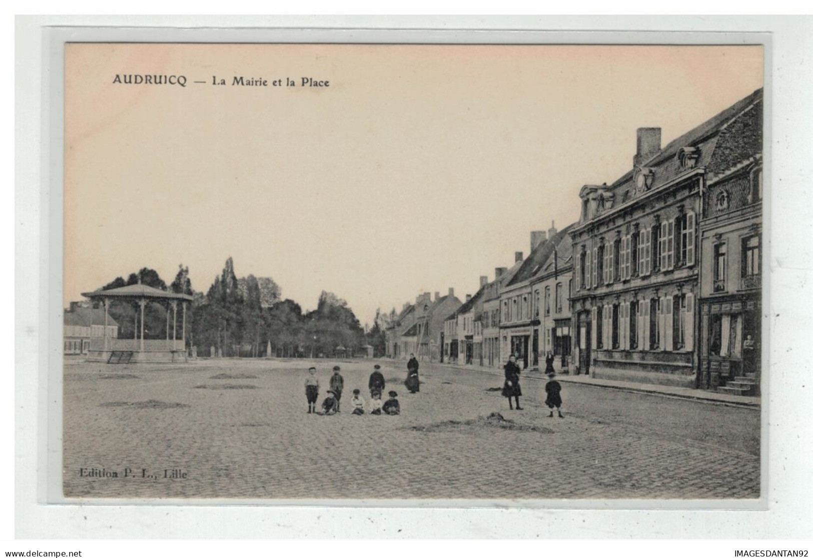 62 AUDRUICQ #11150 LA MAIRIE ET LA PLACE KIOSQUE - Audruicq