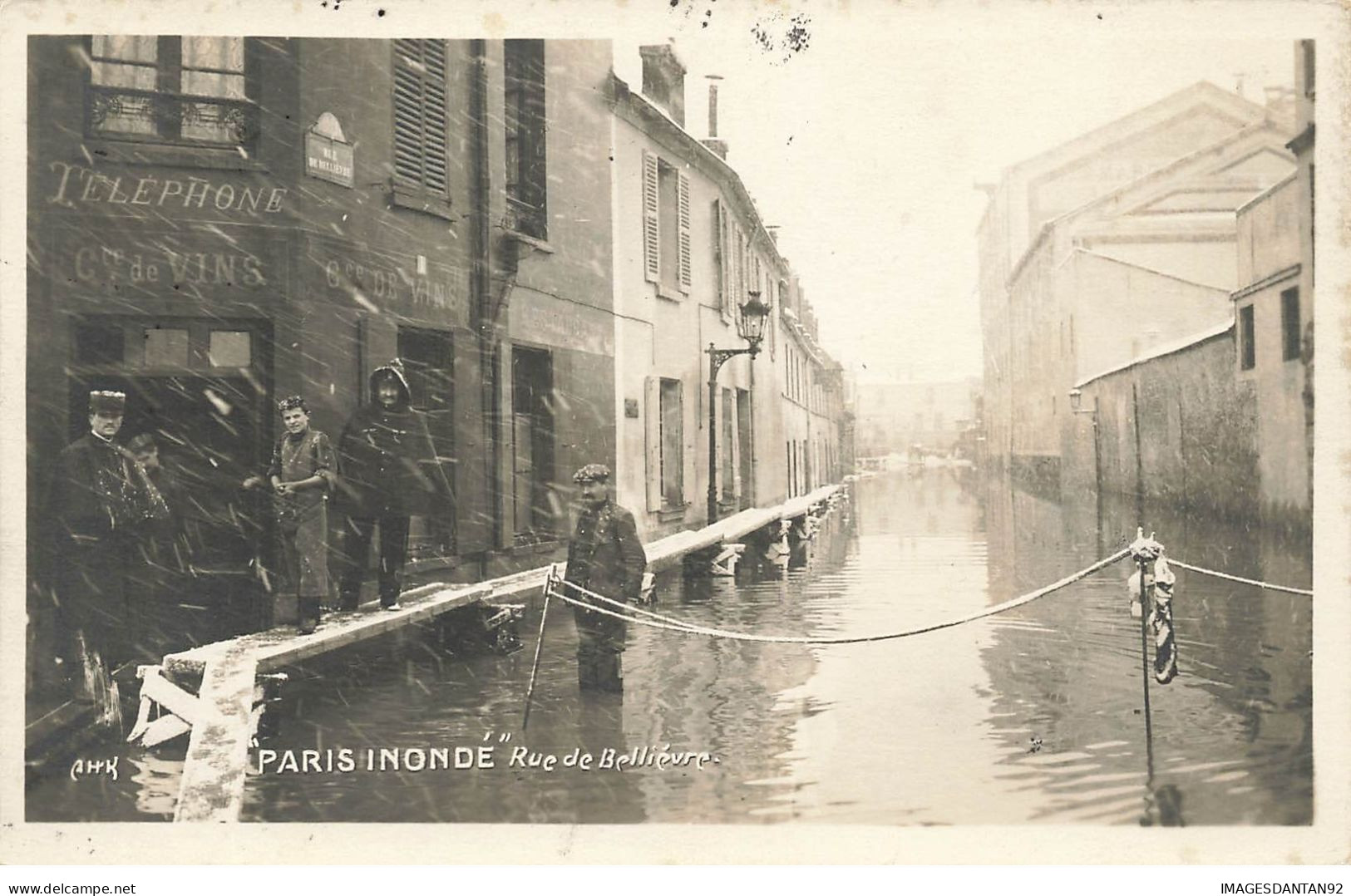 75 PARIS 13 #22739 INONDATIONS 1910 RUE BELLIEVRE AGENT POLICE COMMERCE VINS - Inondations De 1910