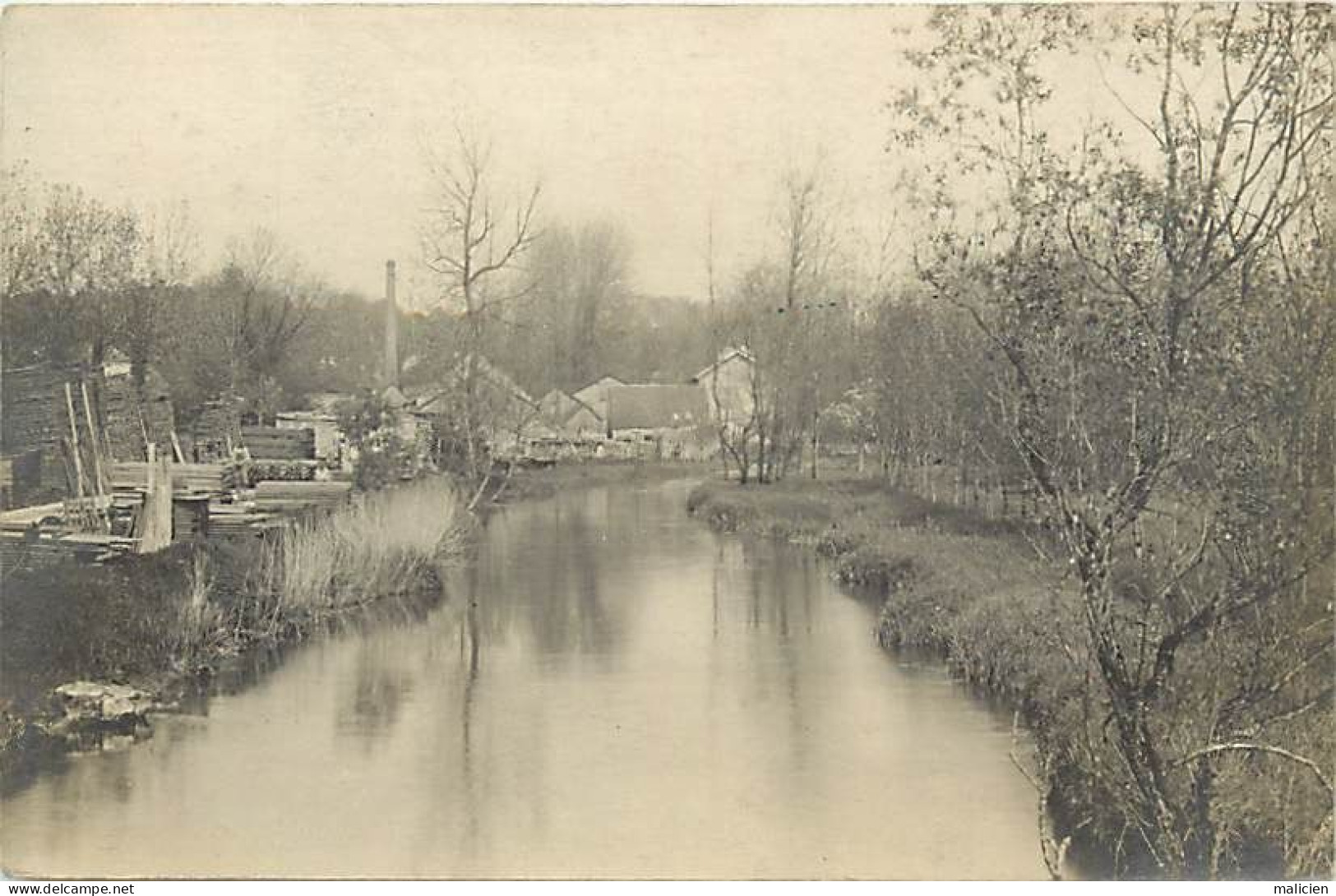 - Dpts Div. -ref-BN413- Côte D Or - Voulaines -carte Photo Scierie Au Bord De L 'eau - Scieries - Bois - - Autres & Non Classés