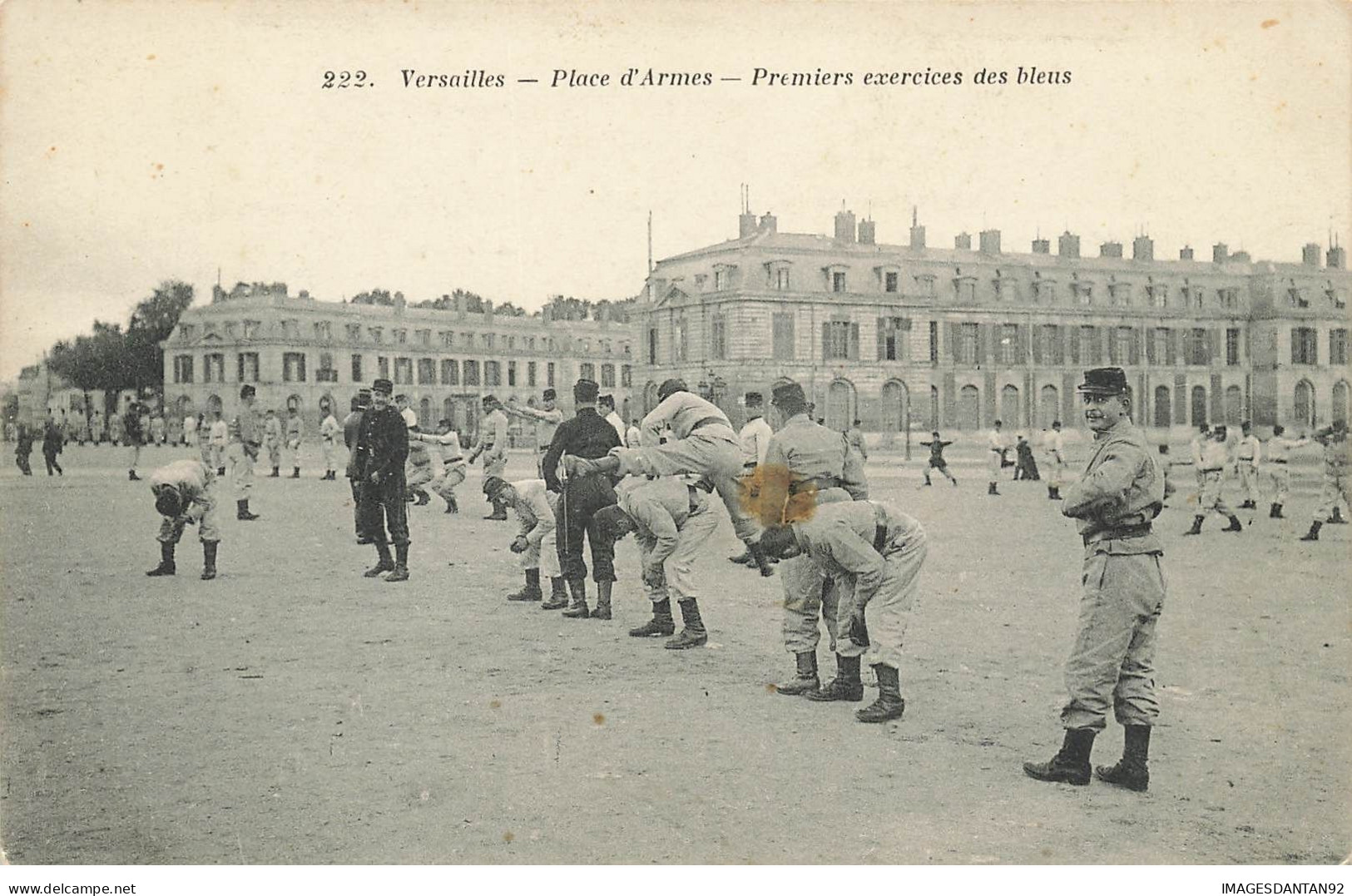 78 VERSAILLES #24238 PLACE D ARMES PREMIERS EXERCICES DES BLEUS MILITAIRES - Versailles