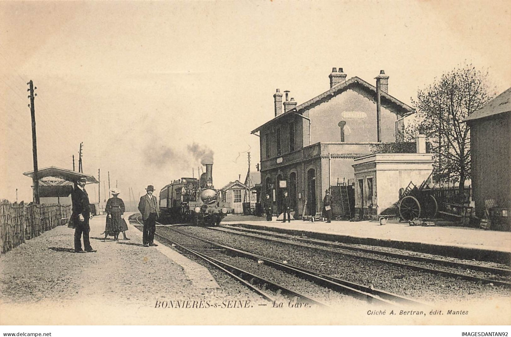 78 BONNIERES SUR SEINE #24279 LA GARE LOCOMOTIVE TRAIN - Bonnieres Sur Seine