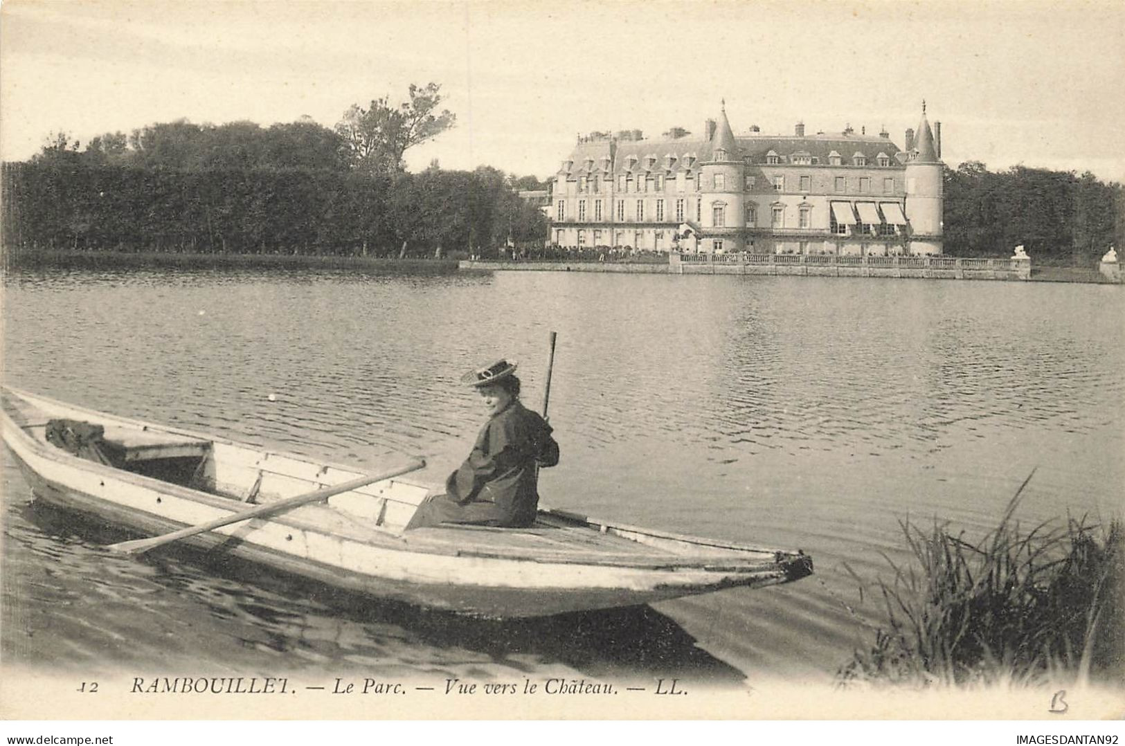 78 RAMBOUILLET #24085 VUE VERS LE CHATEAU LE PARC BATEAU BARQUE - Rambouillet