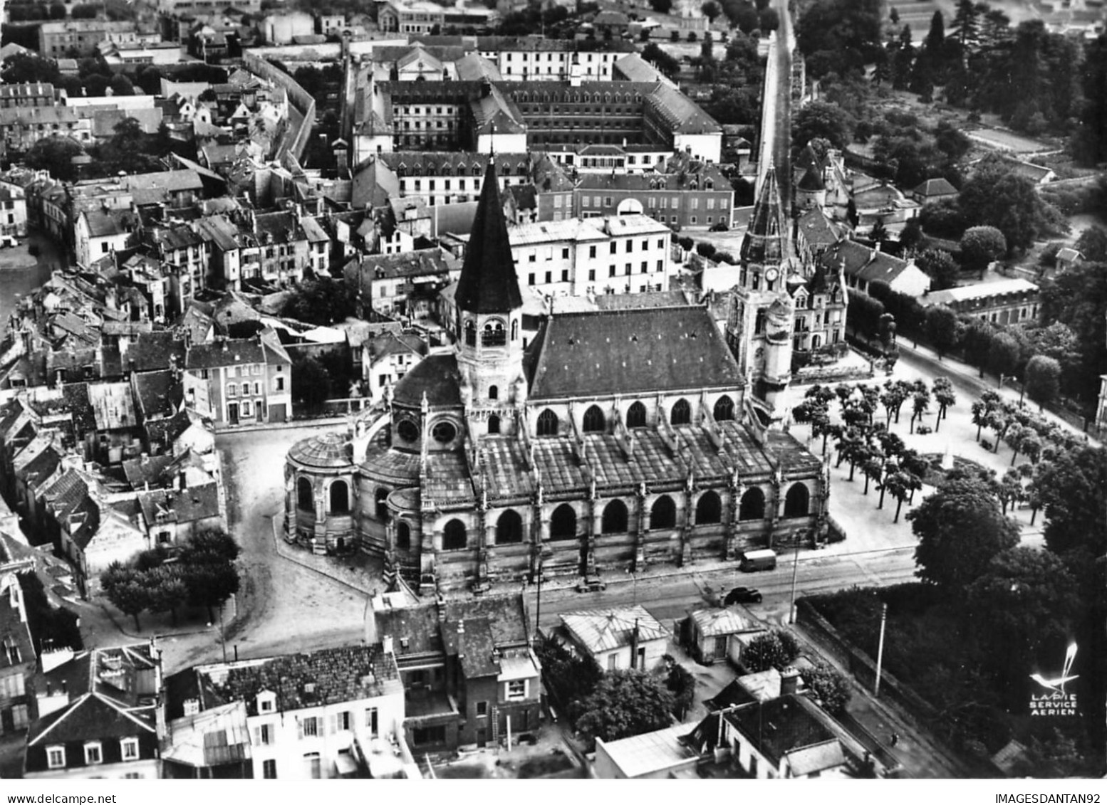 78 POISSY #24053 EN AVION AU DESSUS DE EGLISE ROMANE VUE AERIENNE - Poissy