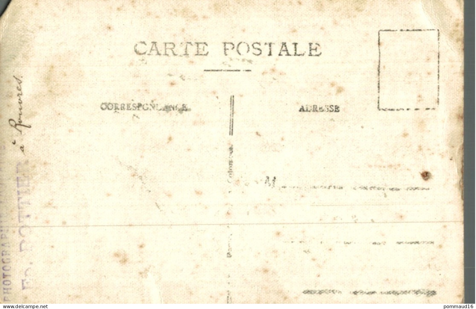 CPA Photographie D'un Soldat Portant Un Long Manteau Avec Col Numéroté 114 - Regimientos