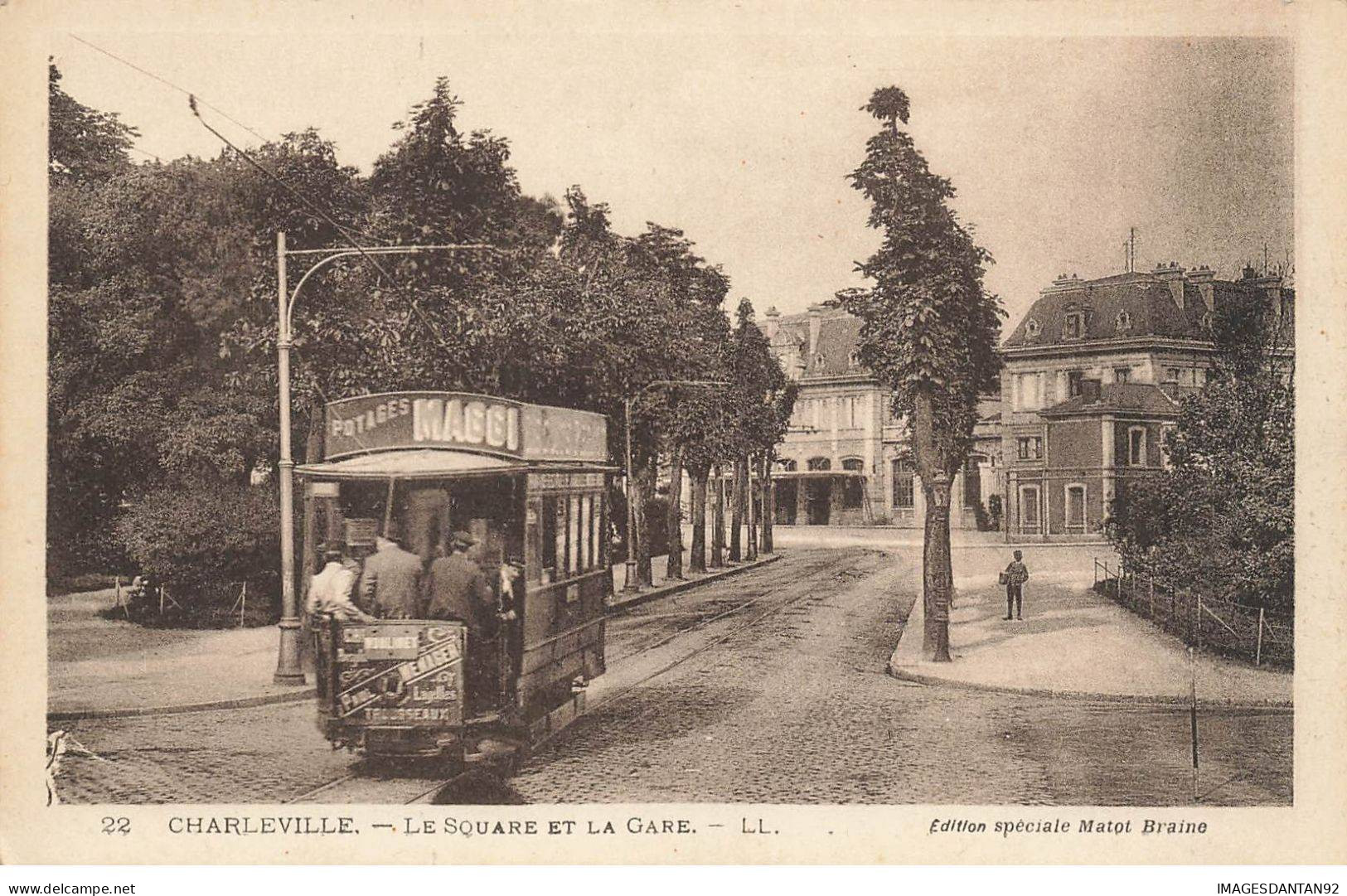 08 CHARLEVILLE #31716 SQUARE ET GARE TRAMWAY - Charleville