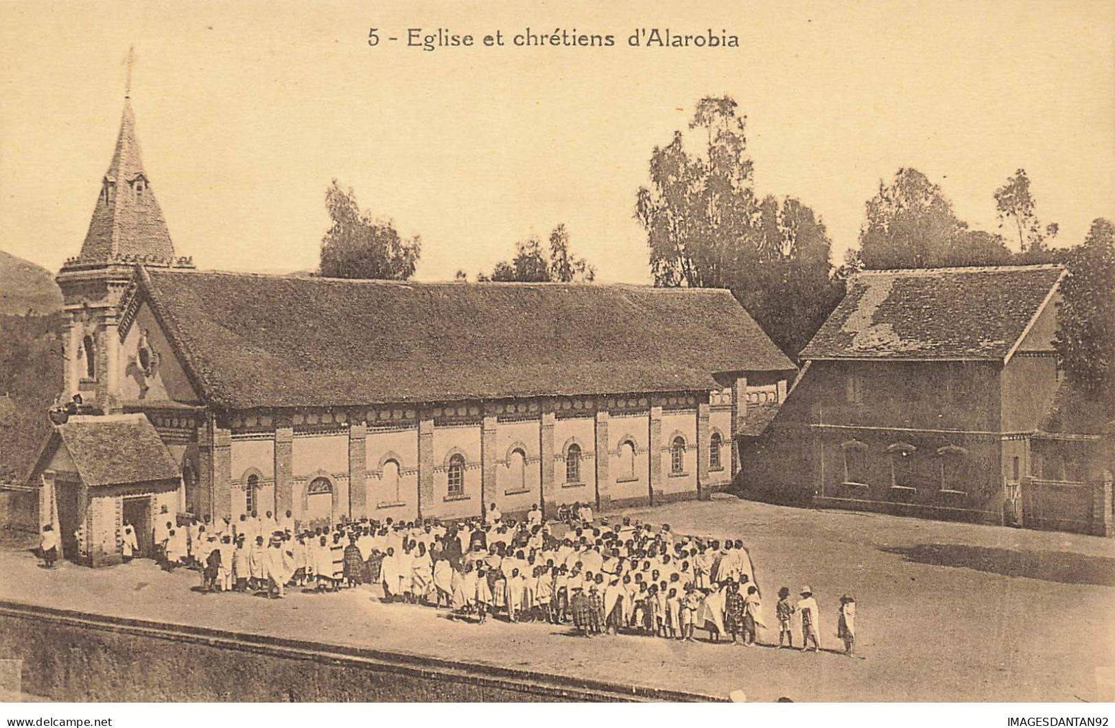 MADAGASCAR #27964 EGLISE ET CHRETIENS ALAROBIA - Madagaskar