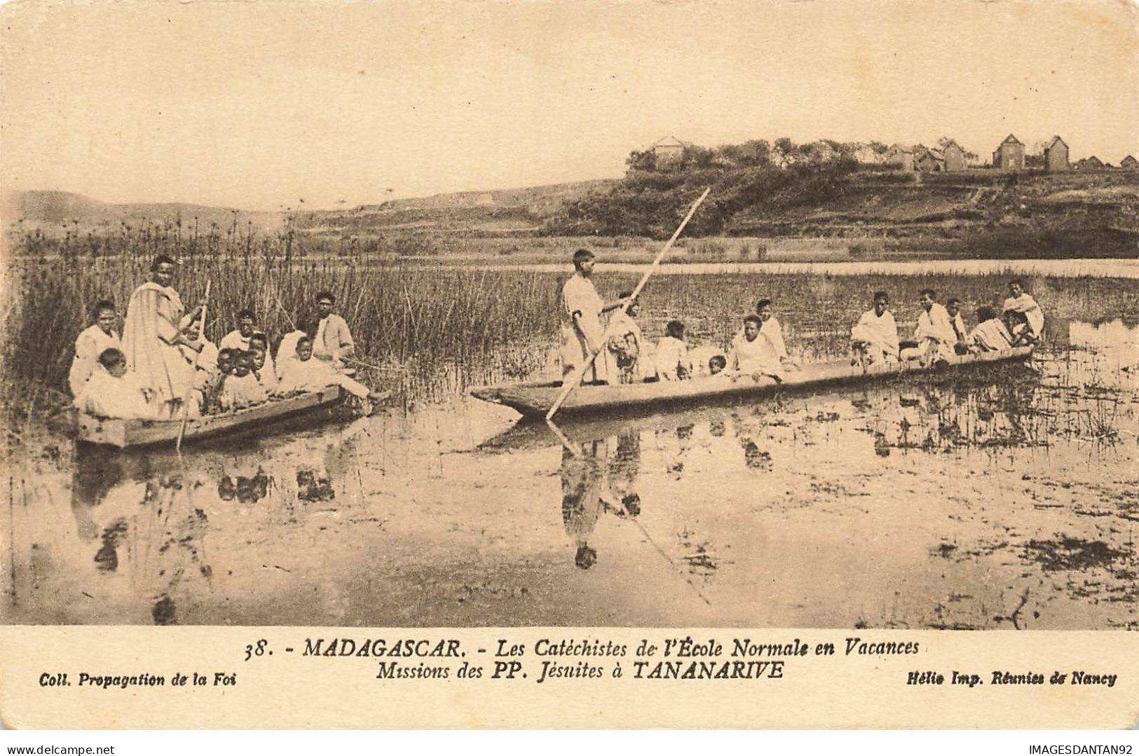 MADAGASCAR #27963 TANANARIVE MISSION JESUITE CATECHISTES PIROGUE - Madagaskar