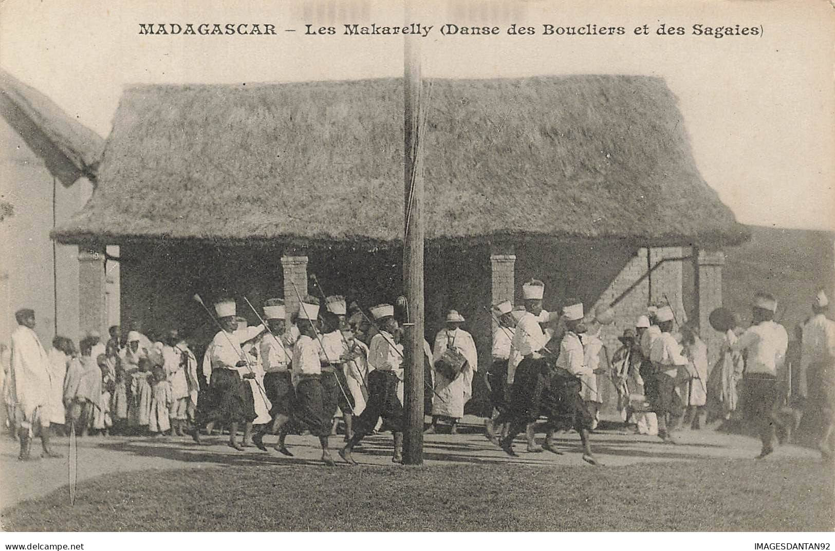 MADAGASCAR #27919 MAKARELLY DANSE BOUCLIERS SAGAIES - Madagascar