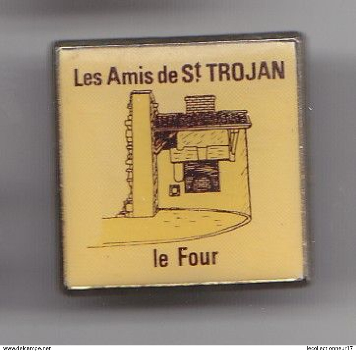 Pin's Les Amis De Saint Trojan  Le Four  En Charente Maritime Dpt 17 Réf 6422a - Villes